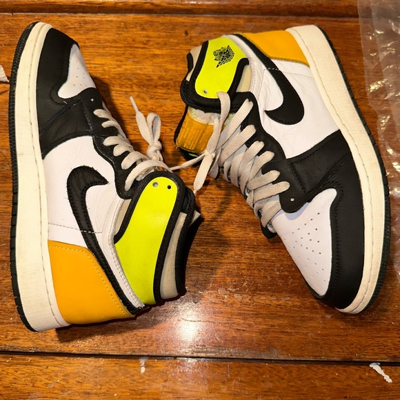 Kids nike air Jordan 1 high volt gold size 6y - Picture 3 of 6